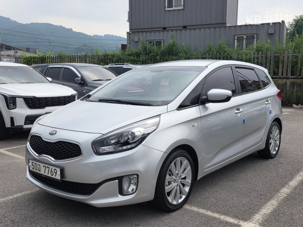 Kia Carens — miniaturë 2