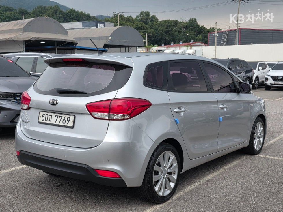 Kia Carens — miniaturë 4