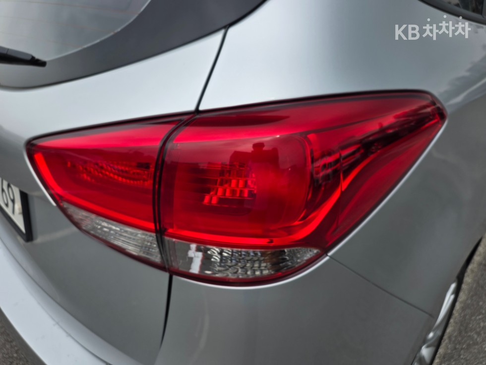 Kia Carens — miniaturë 9