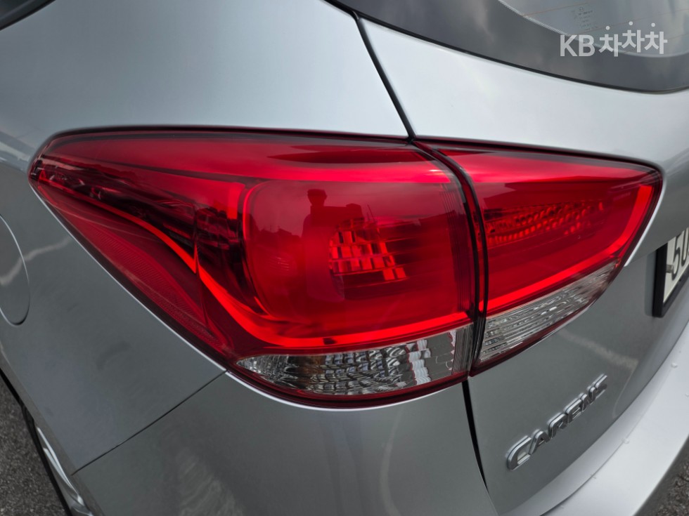 Kia Carens — miniaturë 10