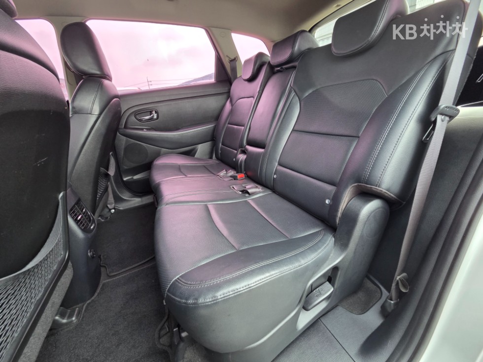 Kia Carens — miniaturë 12
