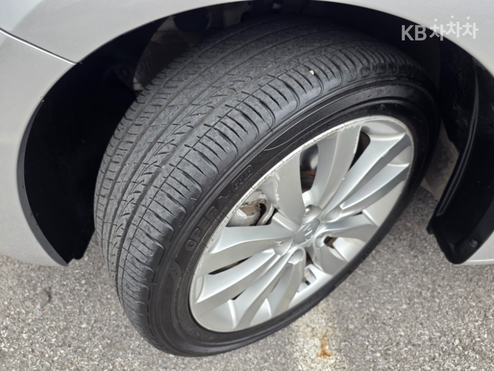 Kia Carens — miniaturë 16