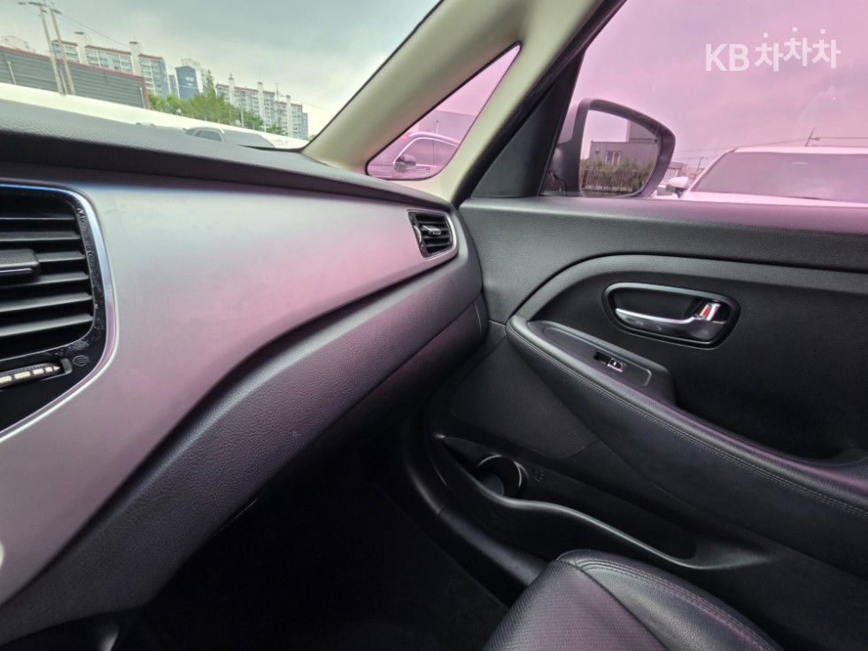 Kia Carens — miniaturë 23