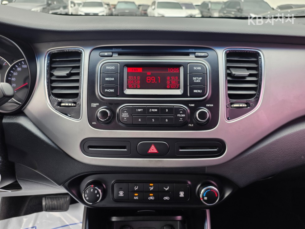 Kia Carens — miniaturë 24