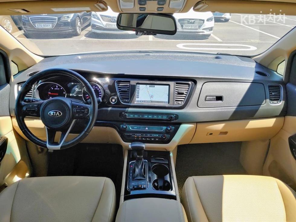 Kia Carnival — miniaturë 4