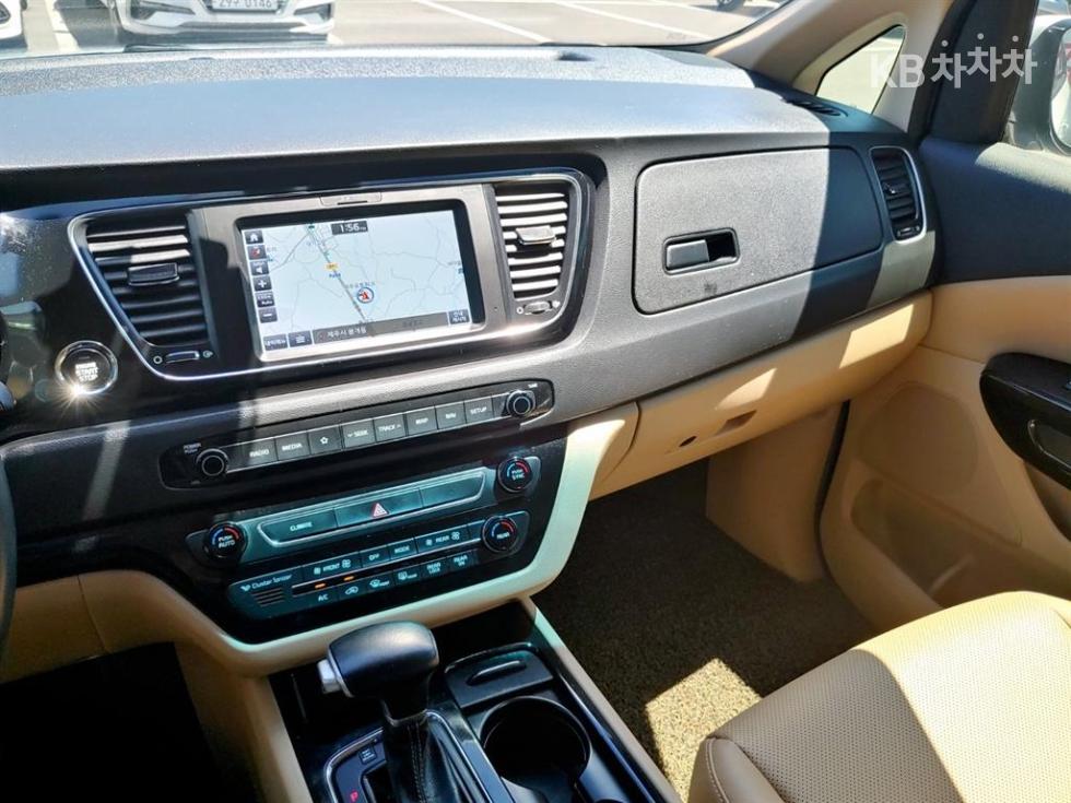 Kia Carnival — miniaturë 6