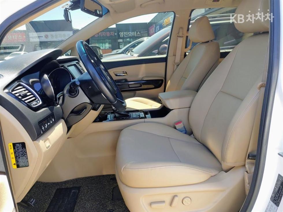 Kia Carnival — miniaturë 7