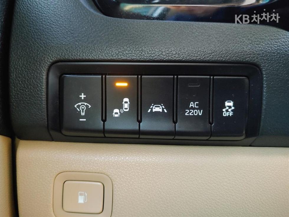 Kia Carnival — miniaturë 10