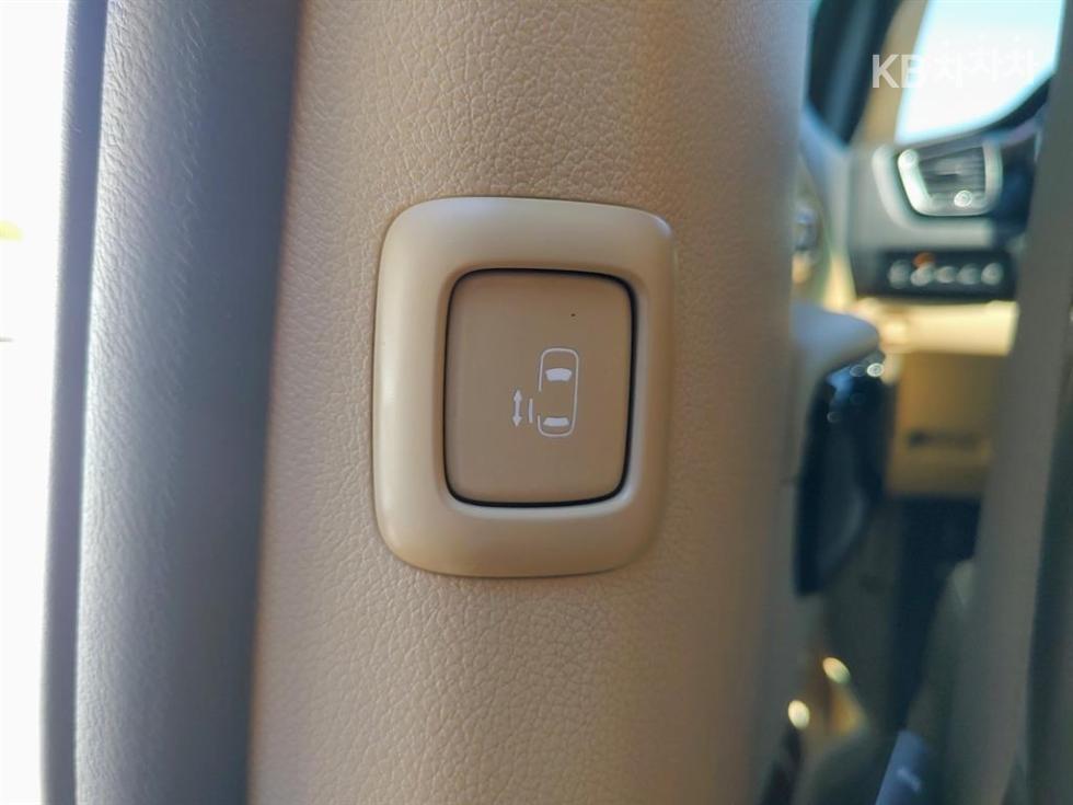 Kia Carnival — miniaturë 17
