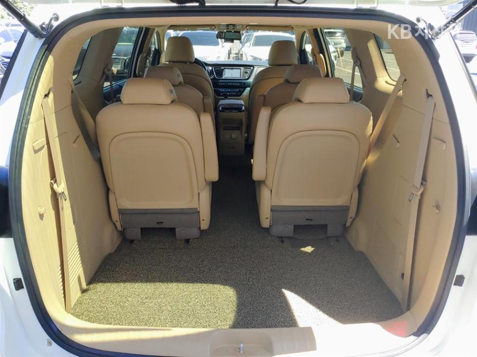 Kia Carnival — miniaturë 18