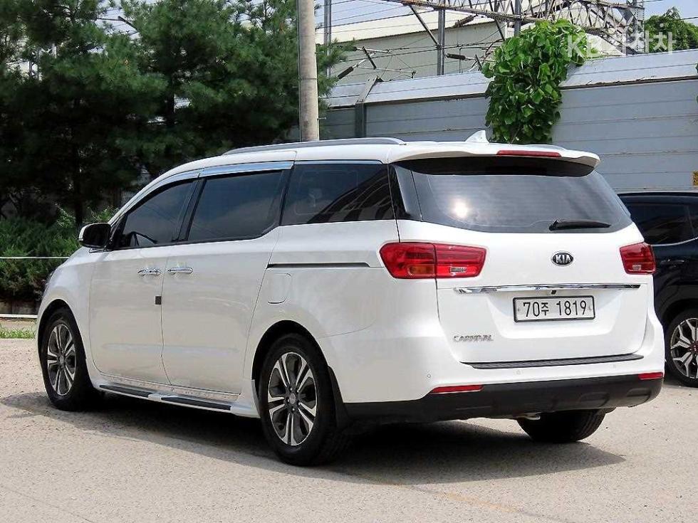 Kia Carnival — miniaturë 2