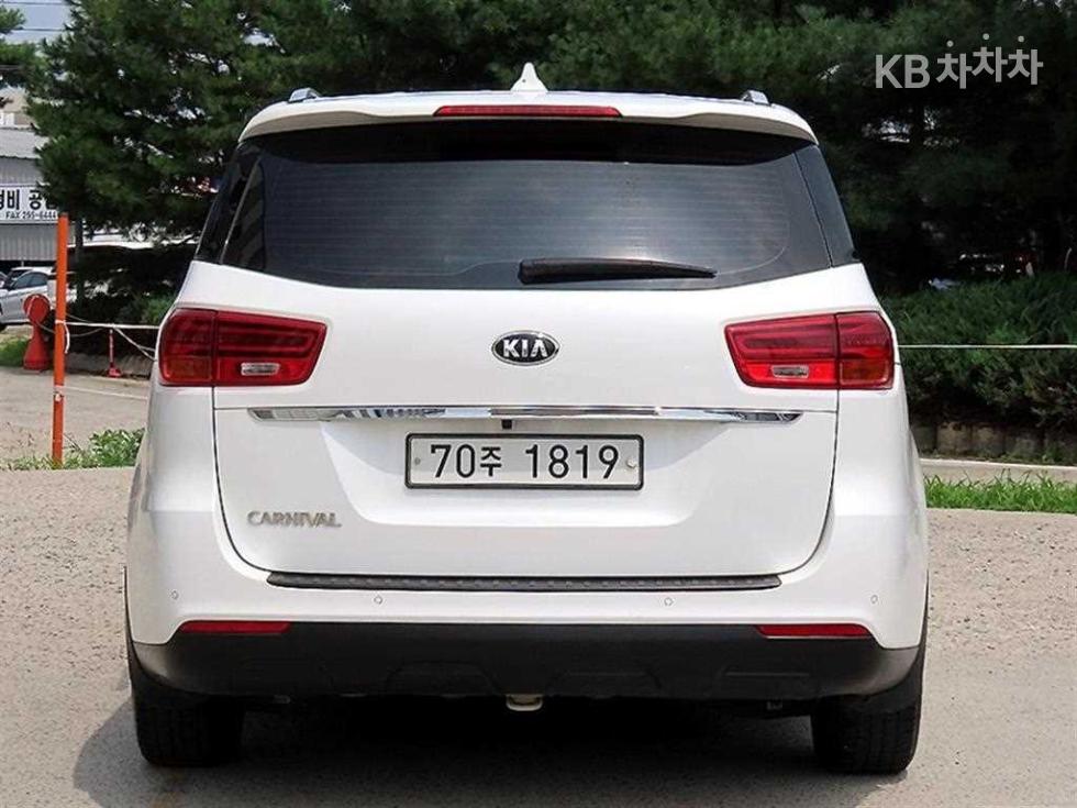 Kia Carnival — miniaturë 3