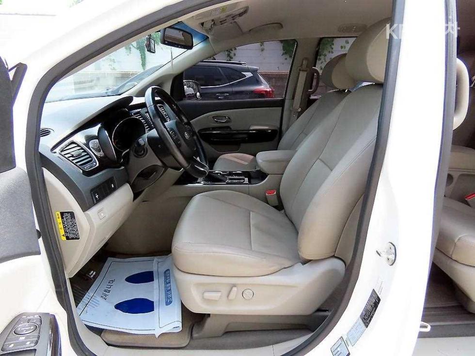 Kia Carnival — miniaturë 4