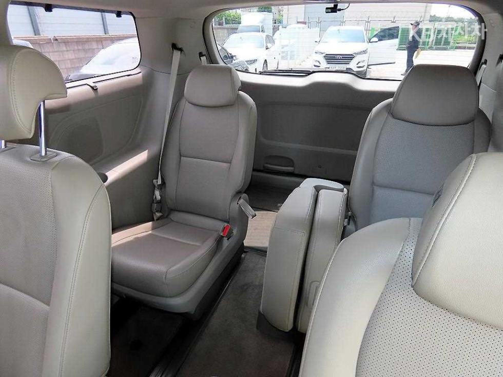 Kia Carnival — miniaturë 6