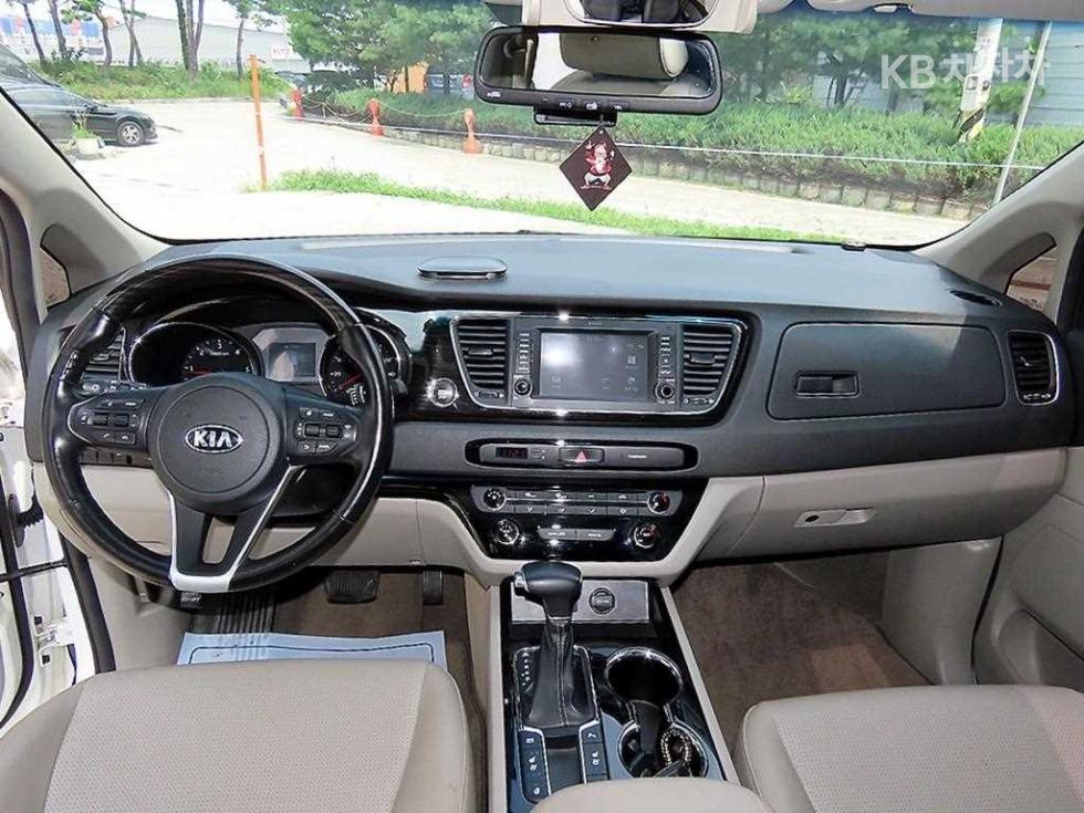 Kia Carnival — miniaturë 7
