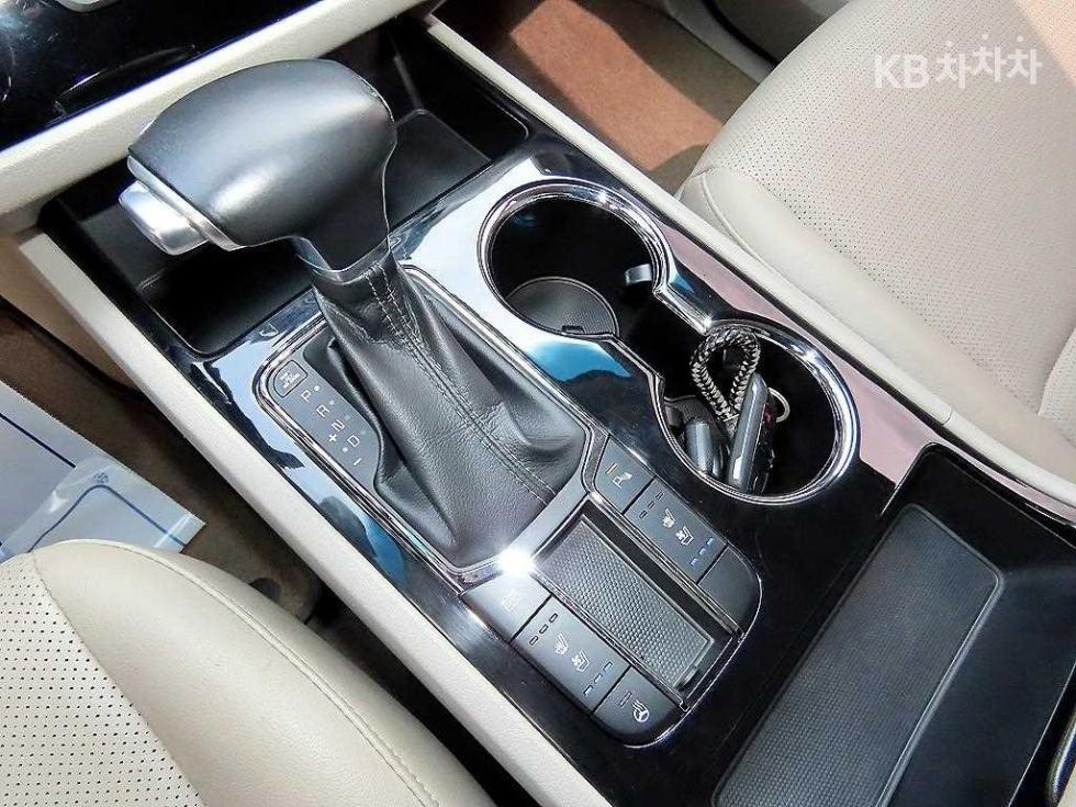 Kia Carnival — miniaturë 10