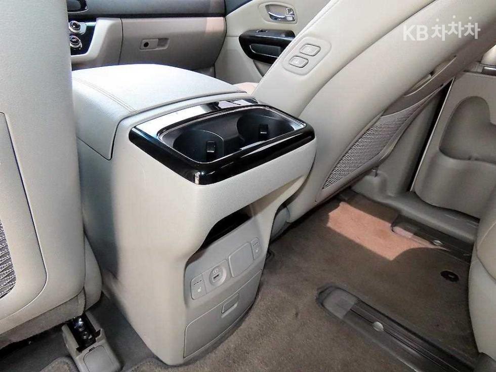 Kia Carnival — miniaturë 14