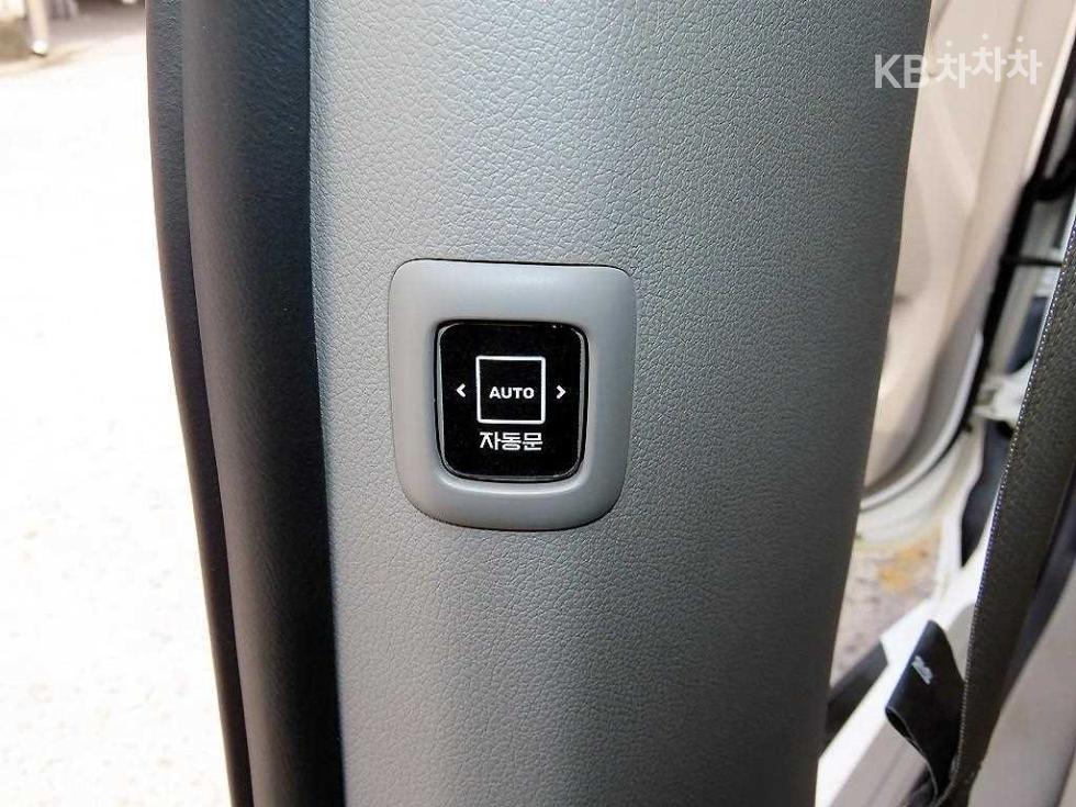 Kia Carnival — miniaturë 15