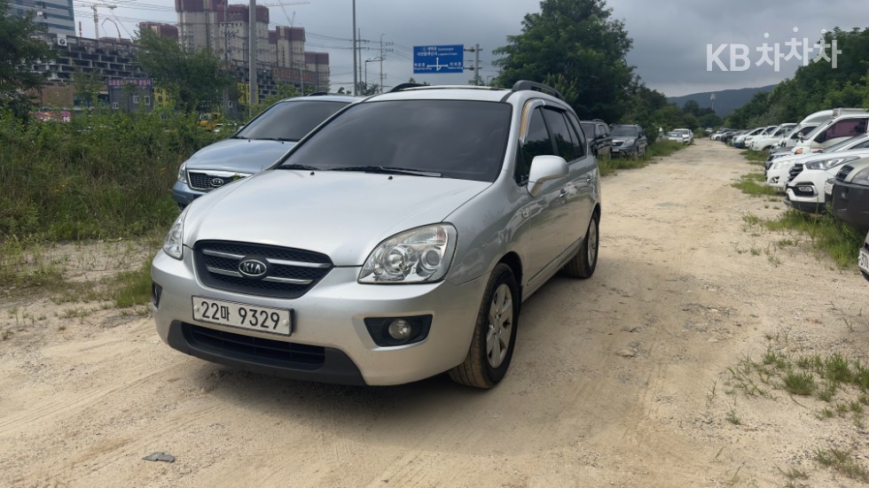 Kia Carens — miniaturë 2