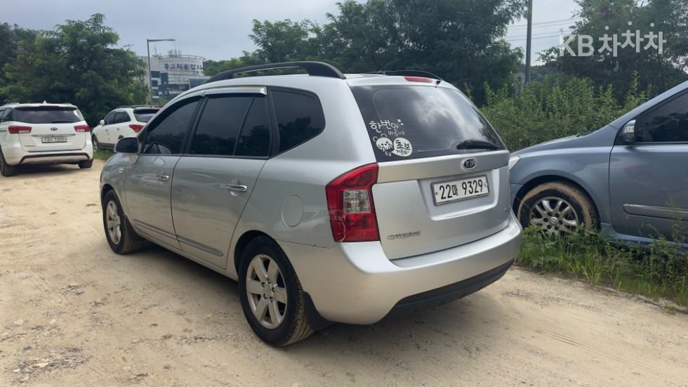 Kia Carens — miniaturë 3