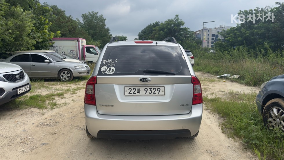 Kia Carens — miniaturë 4