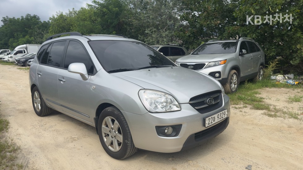 Kia Carens — miniaturë 6