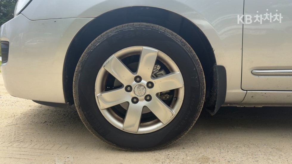 Kia Carens — miniaturë 7