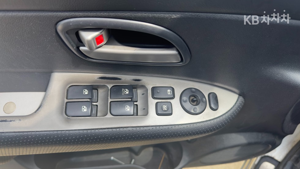 Kia Carens — miniaturë 9