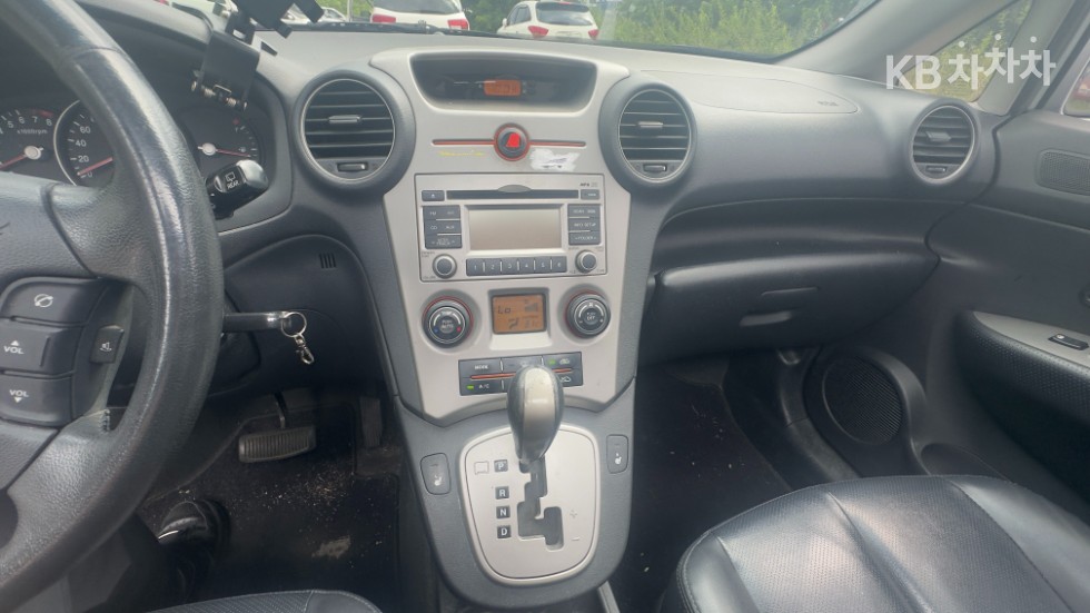 Kia Carens — miniaturë 11