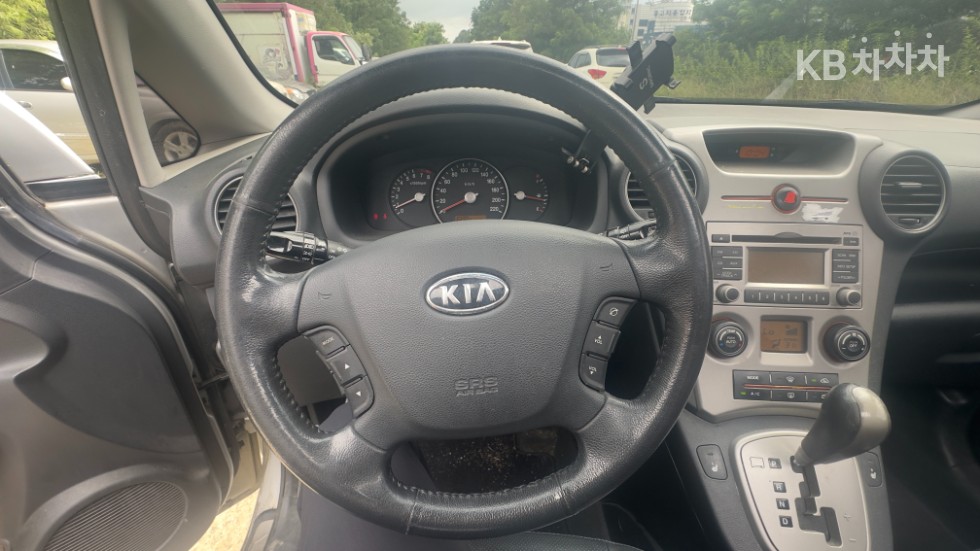 Kia Carens — miniaturë 12