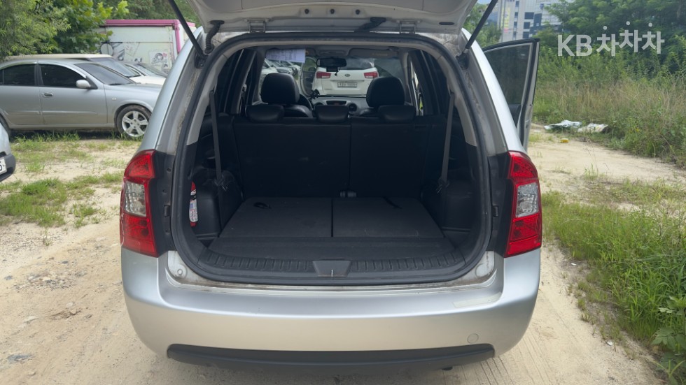 Kia Carens — miniaturë 16