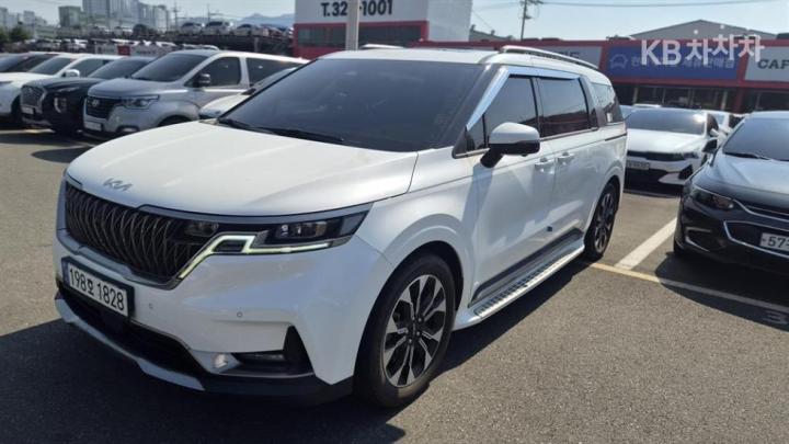 Kia Carnival D2.2 9인승 시그니처 — foto 1