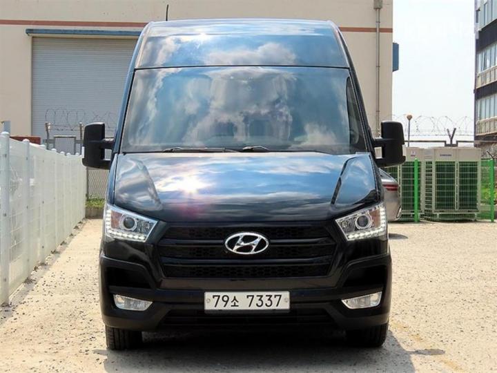 Hyundai Solati 15-seater Luxury — foto 1