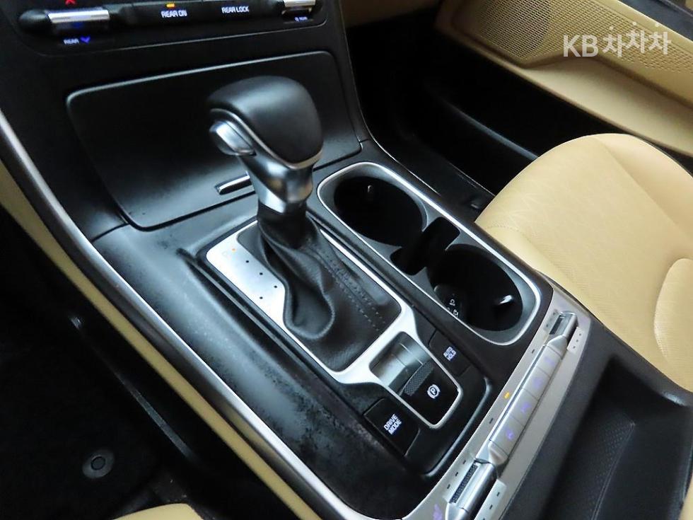 Kia Carnival — miniaturë 10