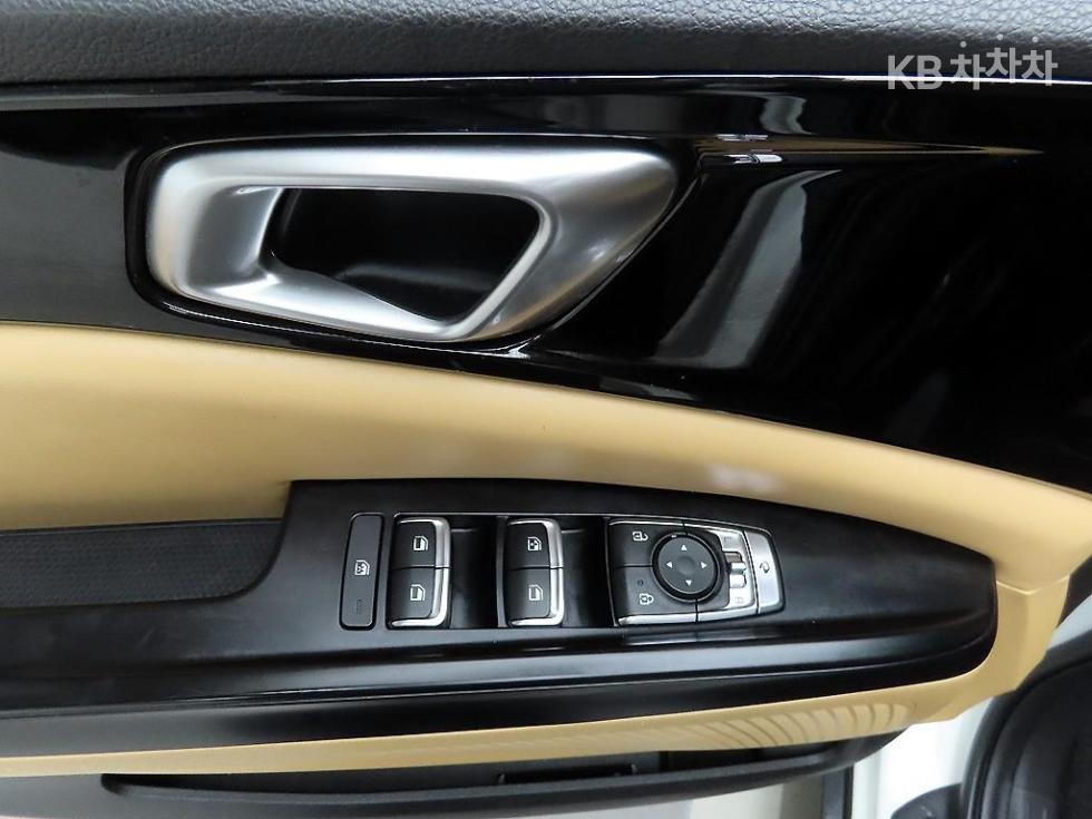 Kia Carnival — miniaturë 11