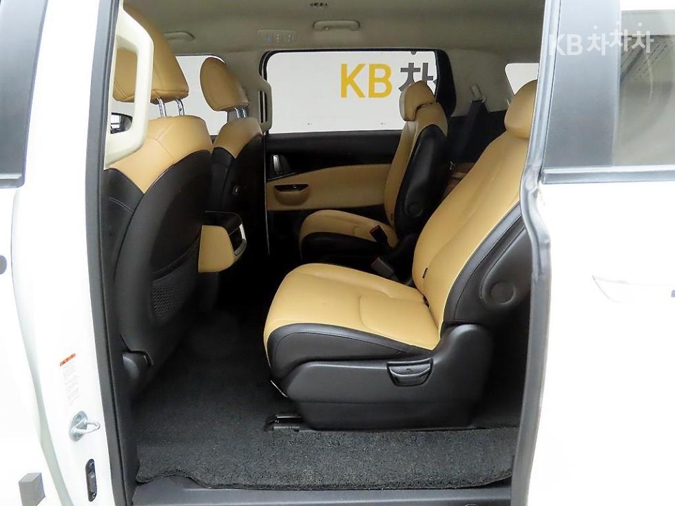 Kia Carnival — miniaturë 13
