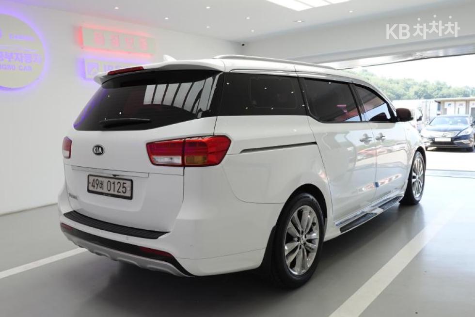 Kia Carnival — miniaturë 4