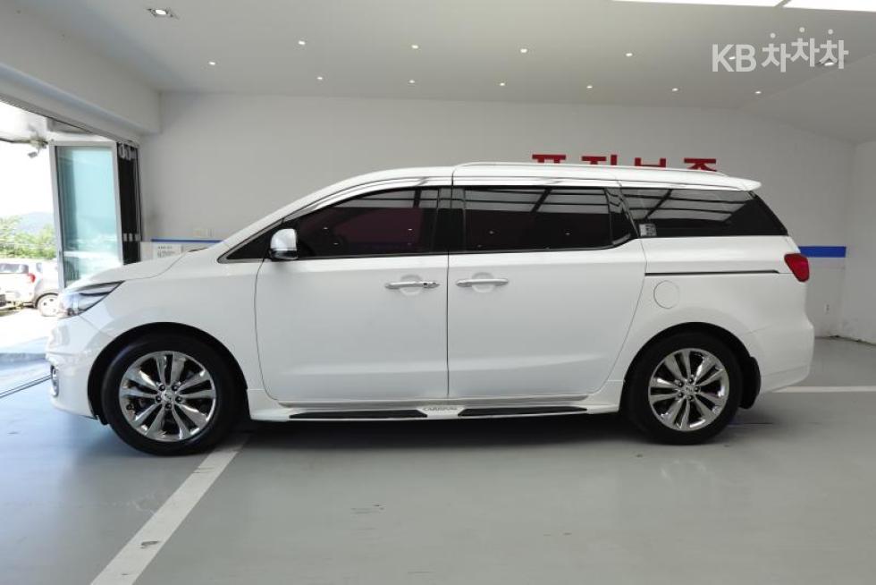 Kia Carnival — miniaturë 5
