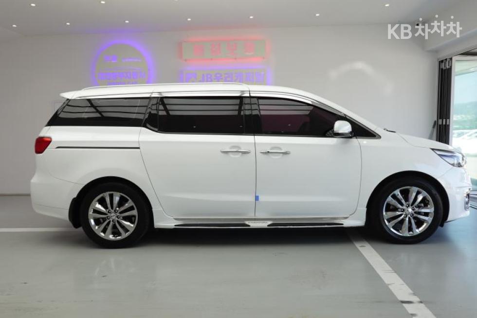 Kia Carnival — miniaturë 6