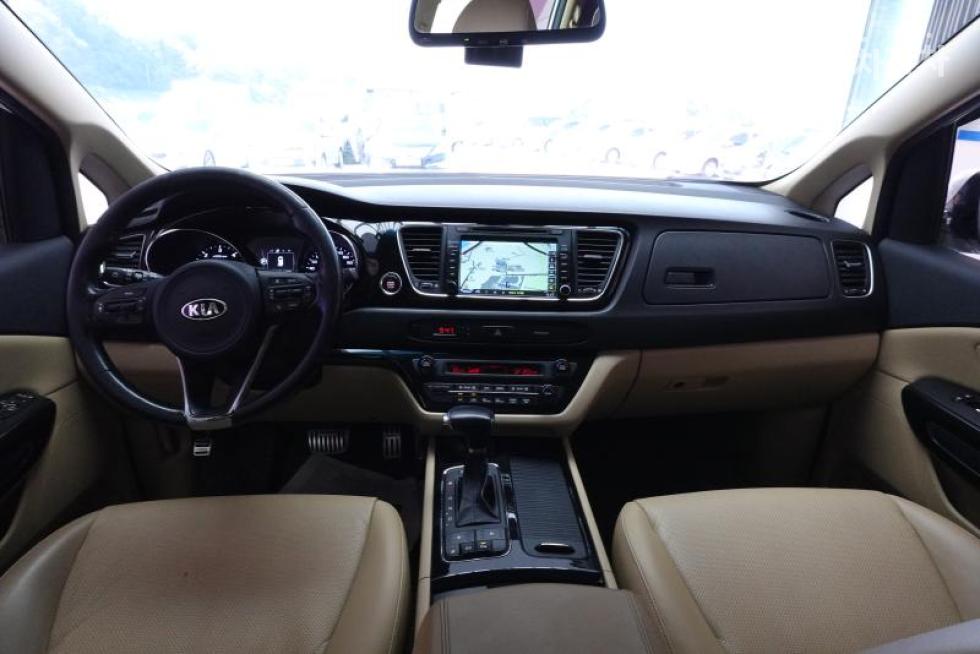 Kia Carnival — miniaturë 9