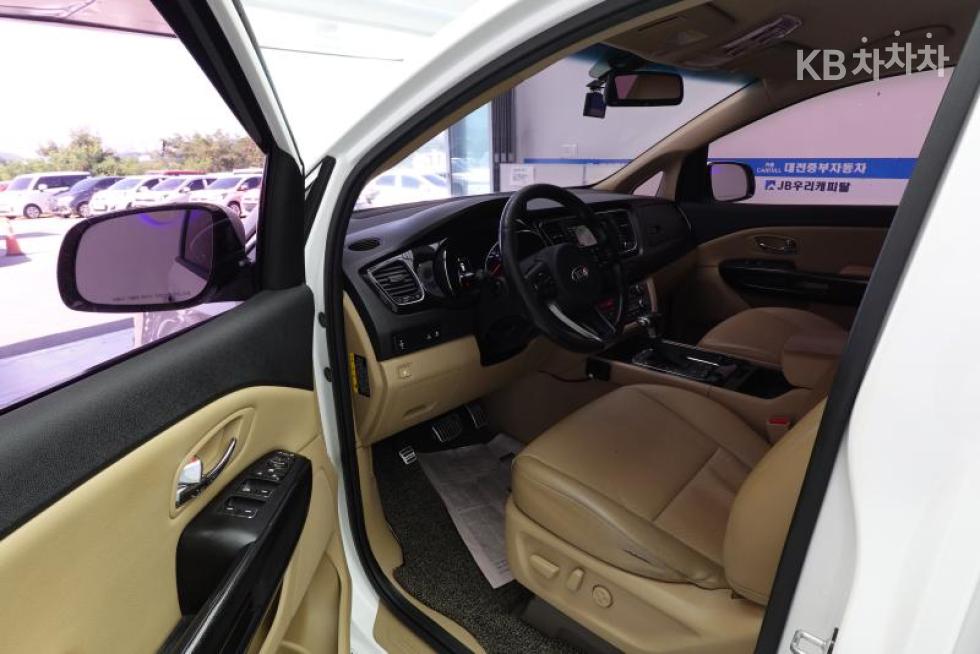 Kia Carnival — miniaturë 10