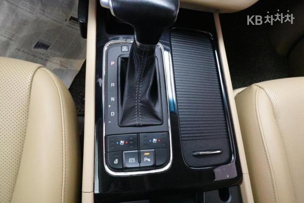 Kia Carnival — miniaturë 11