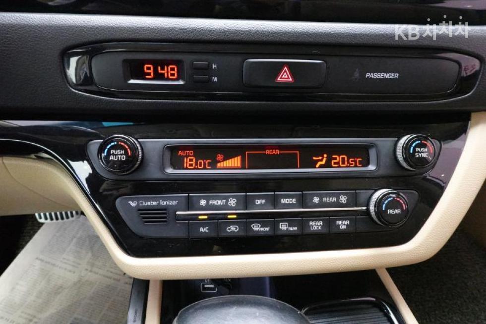 Kia Carnival — miniaturë 13