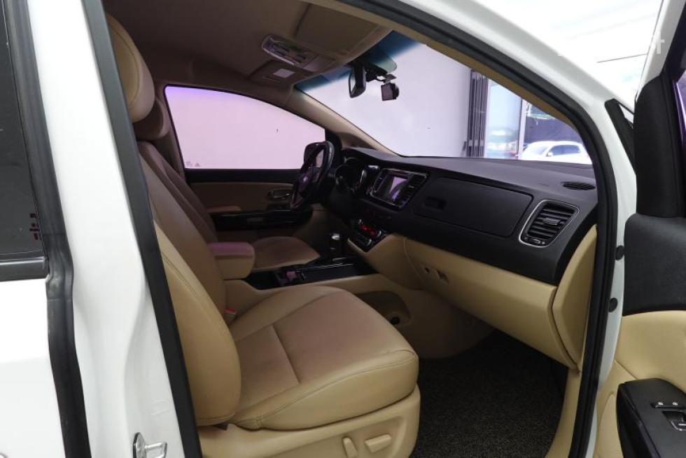 Kia Carnival — miniaturë 24