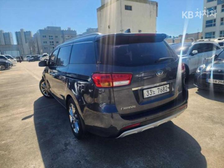 Kia Carnival — miniaturë 3