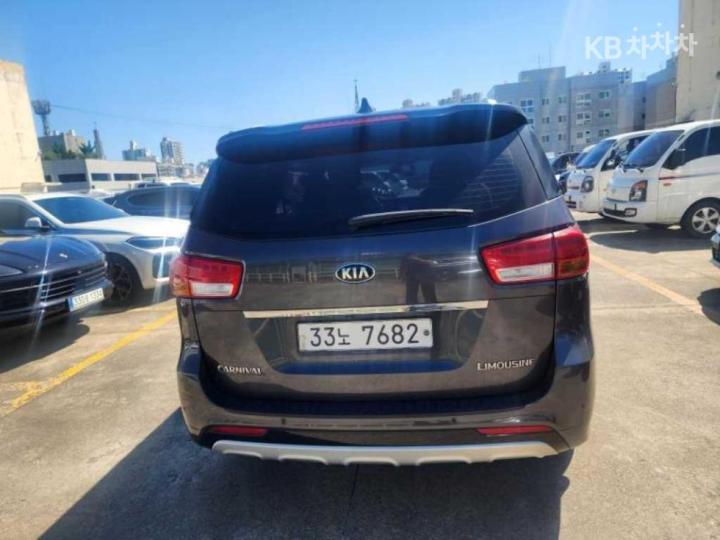 Kia Carnival — miniaturë 4