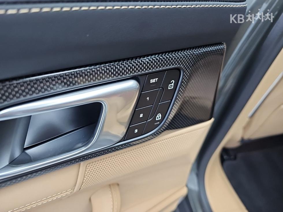 Porsche Panamera — miniaturë 13