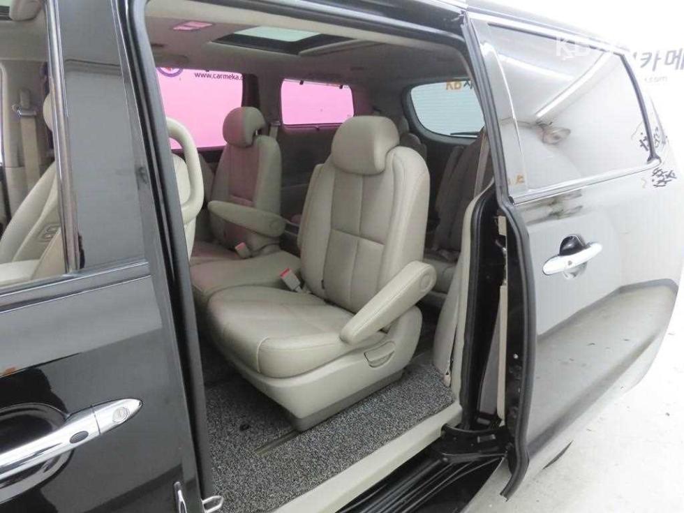 Kia Carnival — miniaturë 6