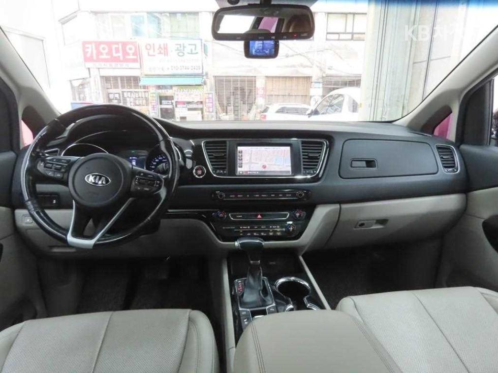 Kia Carnival — miniaturë 7
