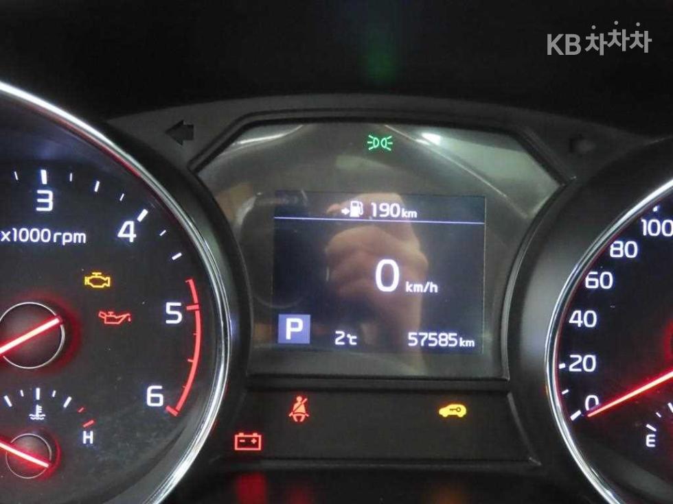 Kia Carnival — miniaturë 8